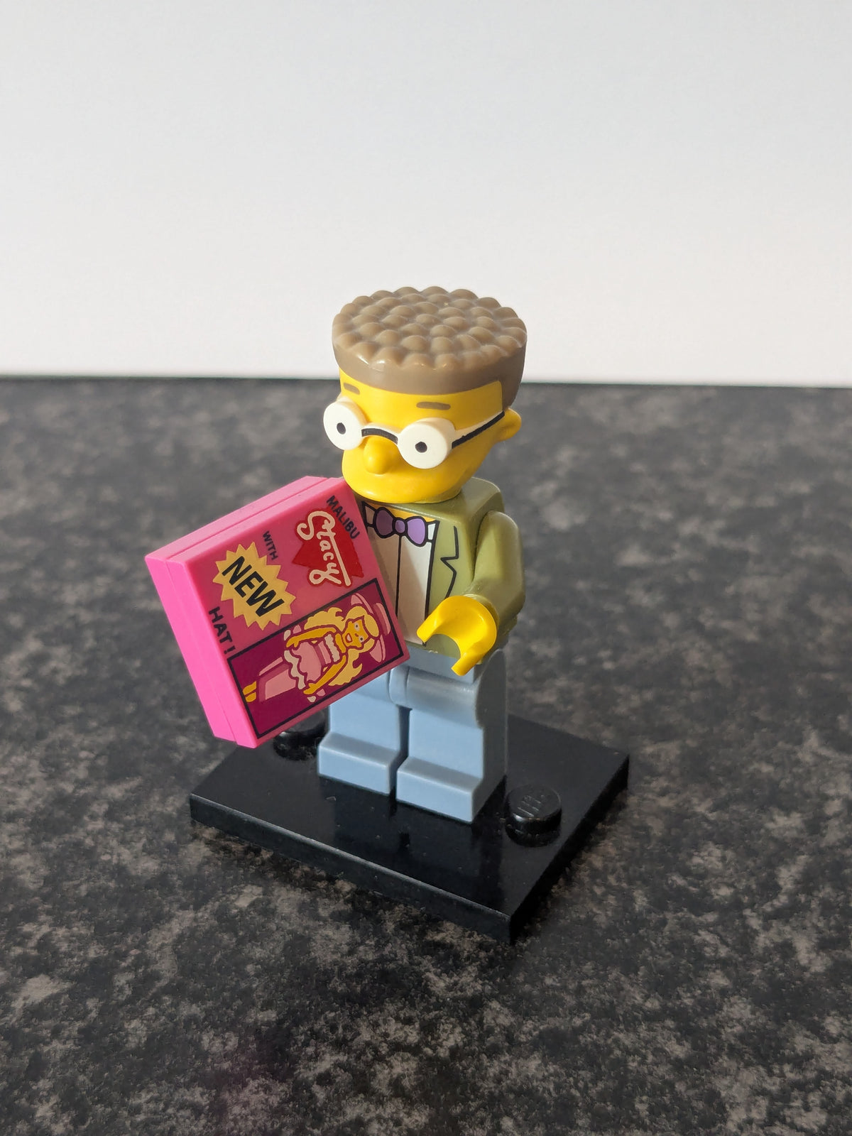 71009 The Simpsons Series 2 Minifigures 2015 - Waylon Smithers Jr