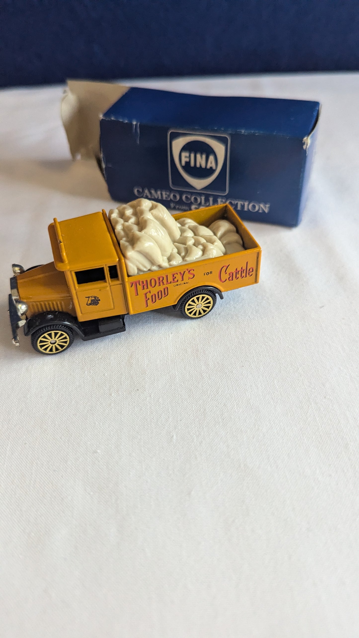 Corgi Cameo Collection Vehicle - Thorley's Morris Truck