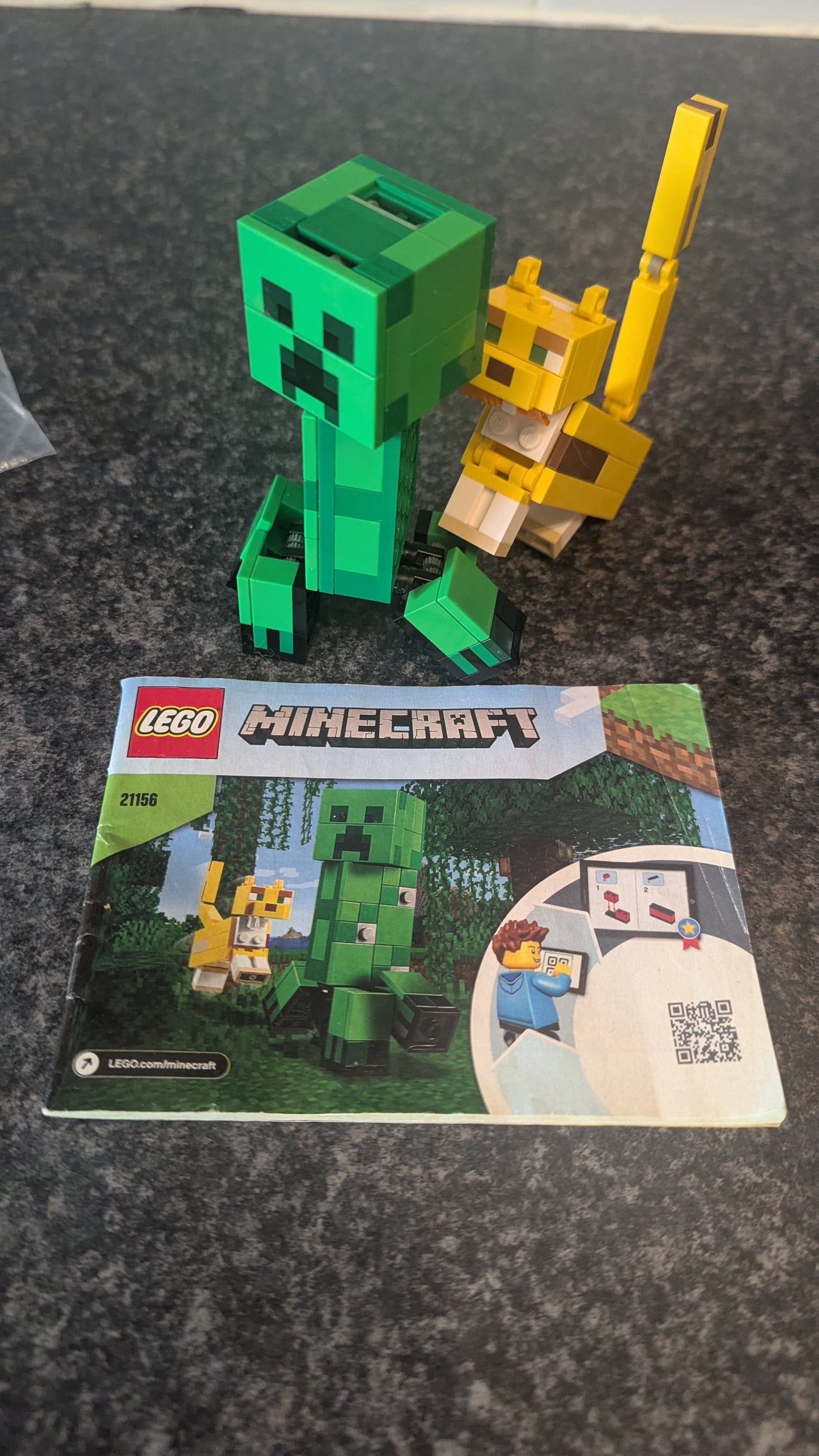 Lego Minecraft 21156 Creeper and Ocelot