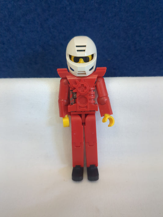 Lego Technic Minifigur TECH034a – Rote Beine, Brustplatte, schwarze Haare und Helm