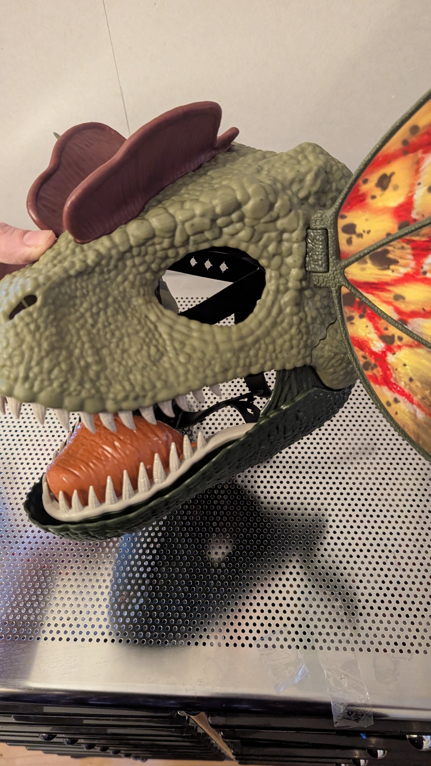 Jurassic World Venom Launchin Dilophosaurus Mask