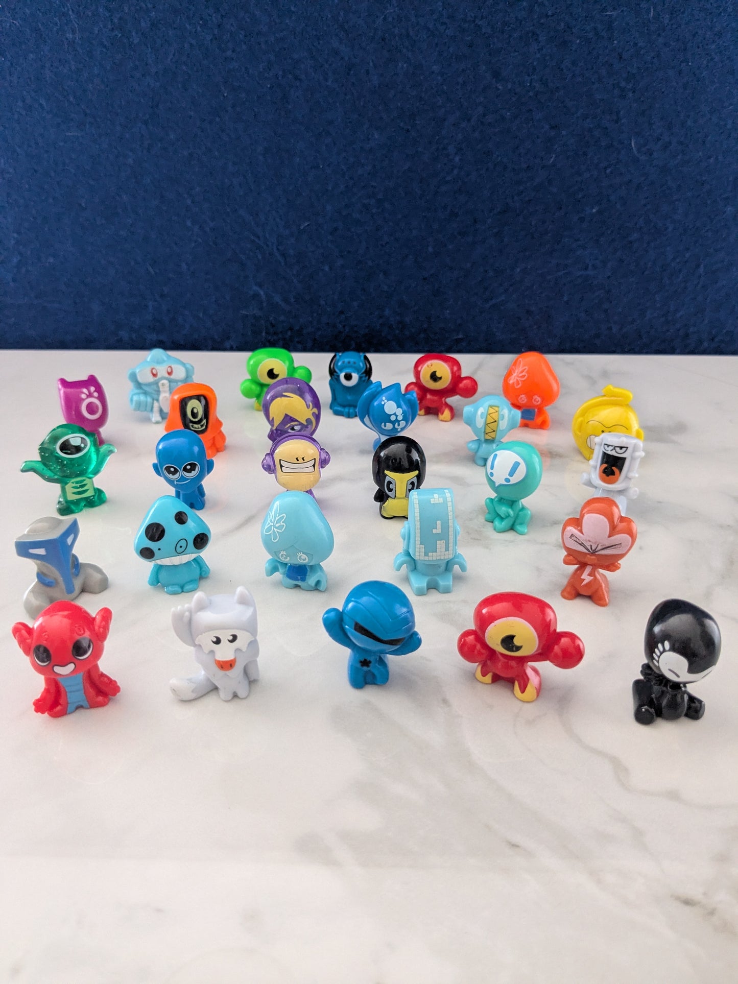 Gogos Crazy Bones 27 Figre Collection