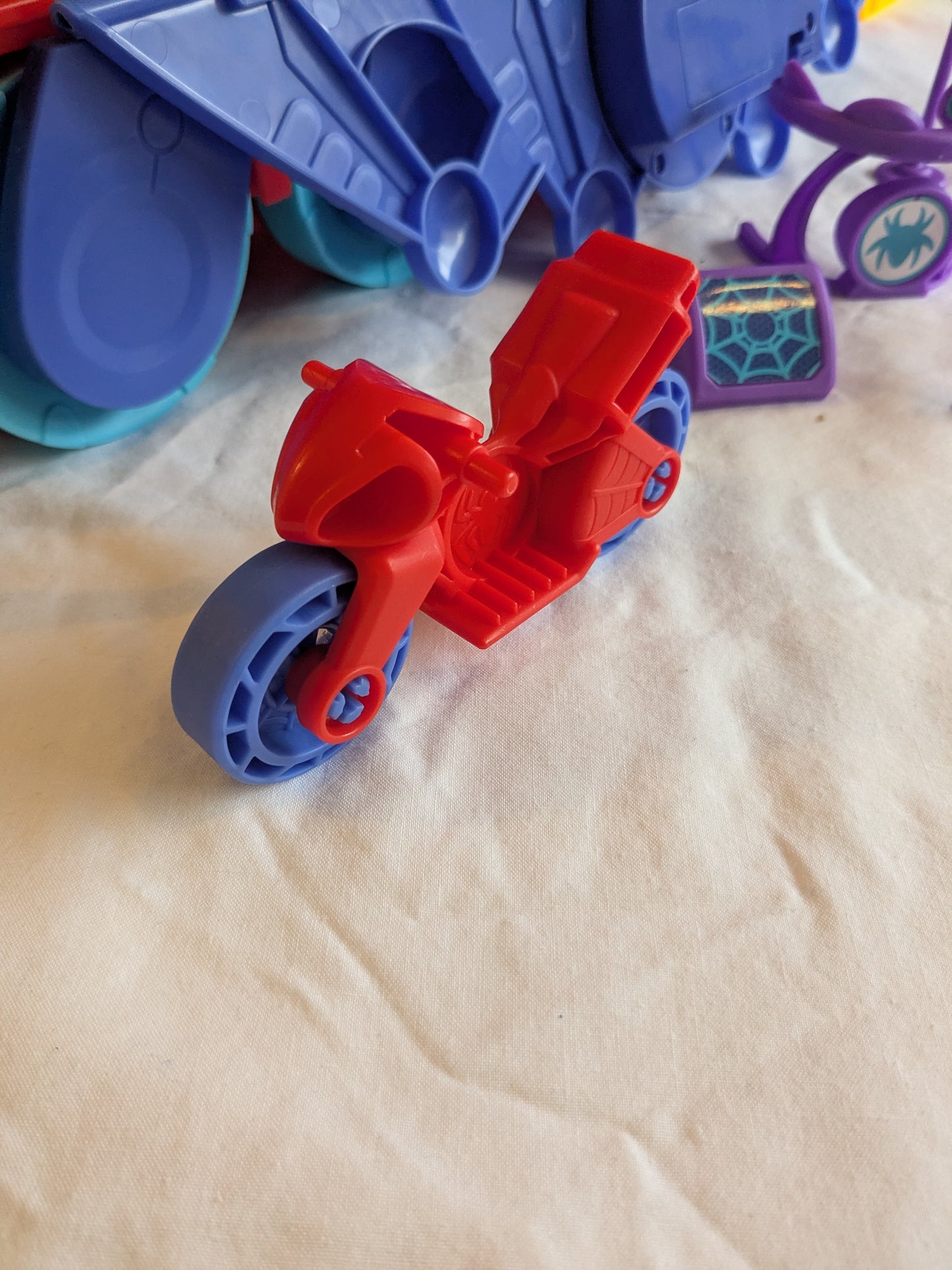 Marvel Spidey & His Amazing Friends Spider Crawl-R HQ Playset