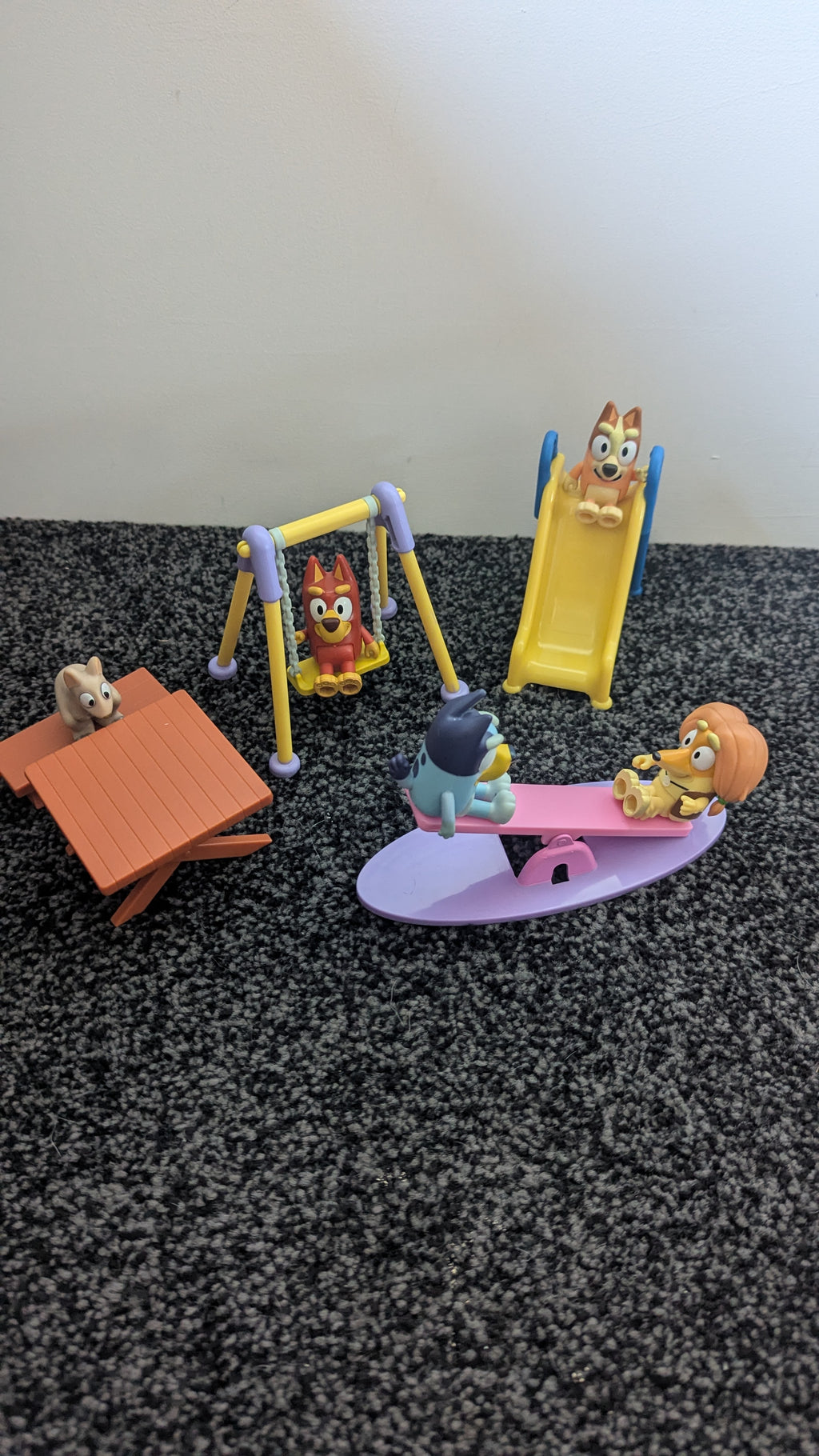 Bluey Park Playset with 5 Characters