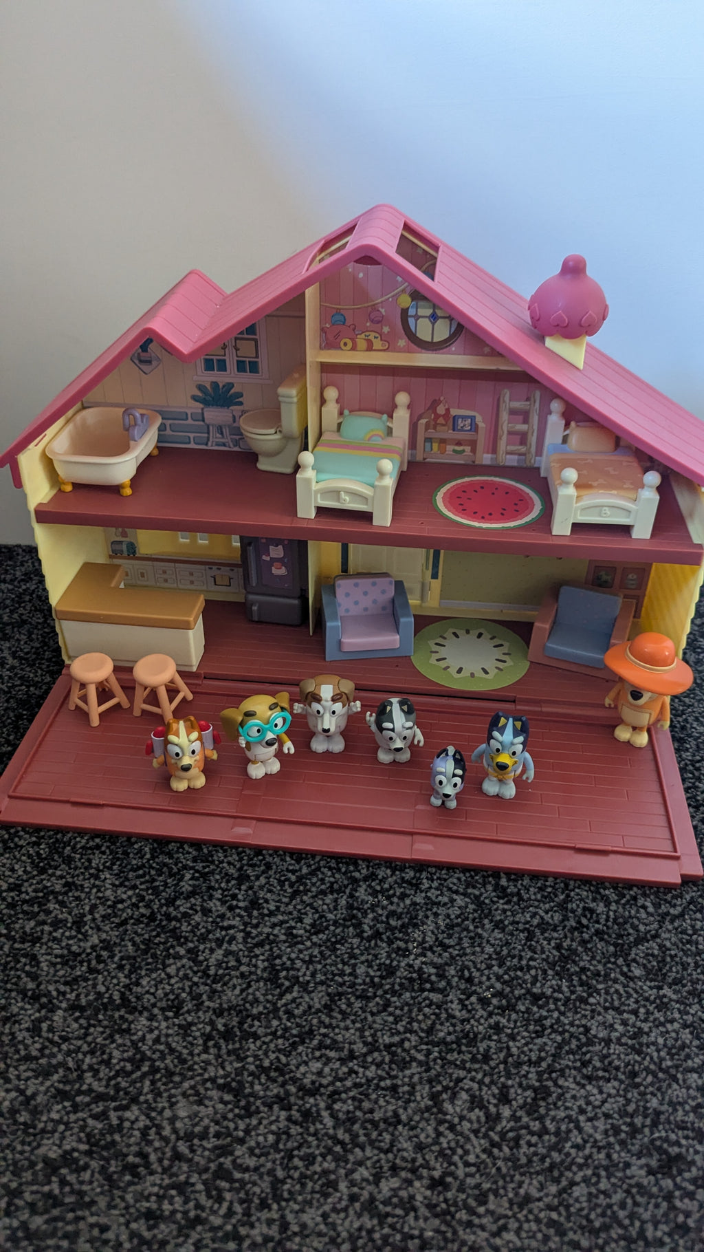 Bluey's Family Home Playset With Characters 7 Characters & Pull Back Recycle Truck