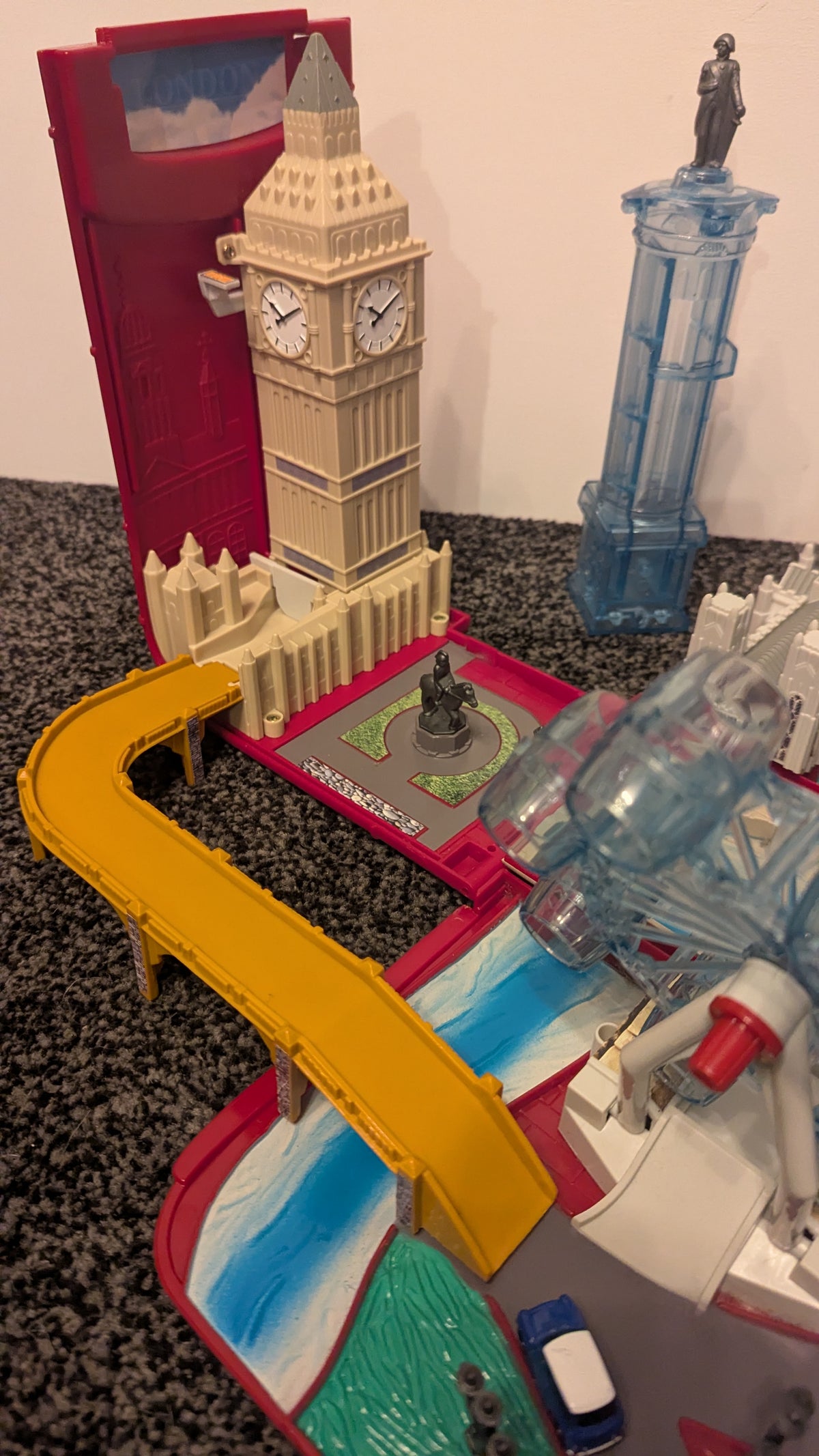 Vintage Motor Max Take-Along Transforming London Bus City Scene Playset