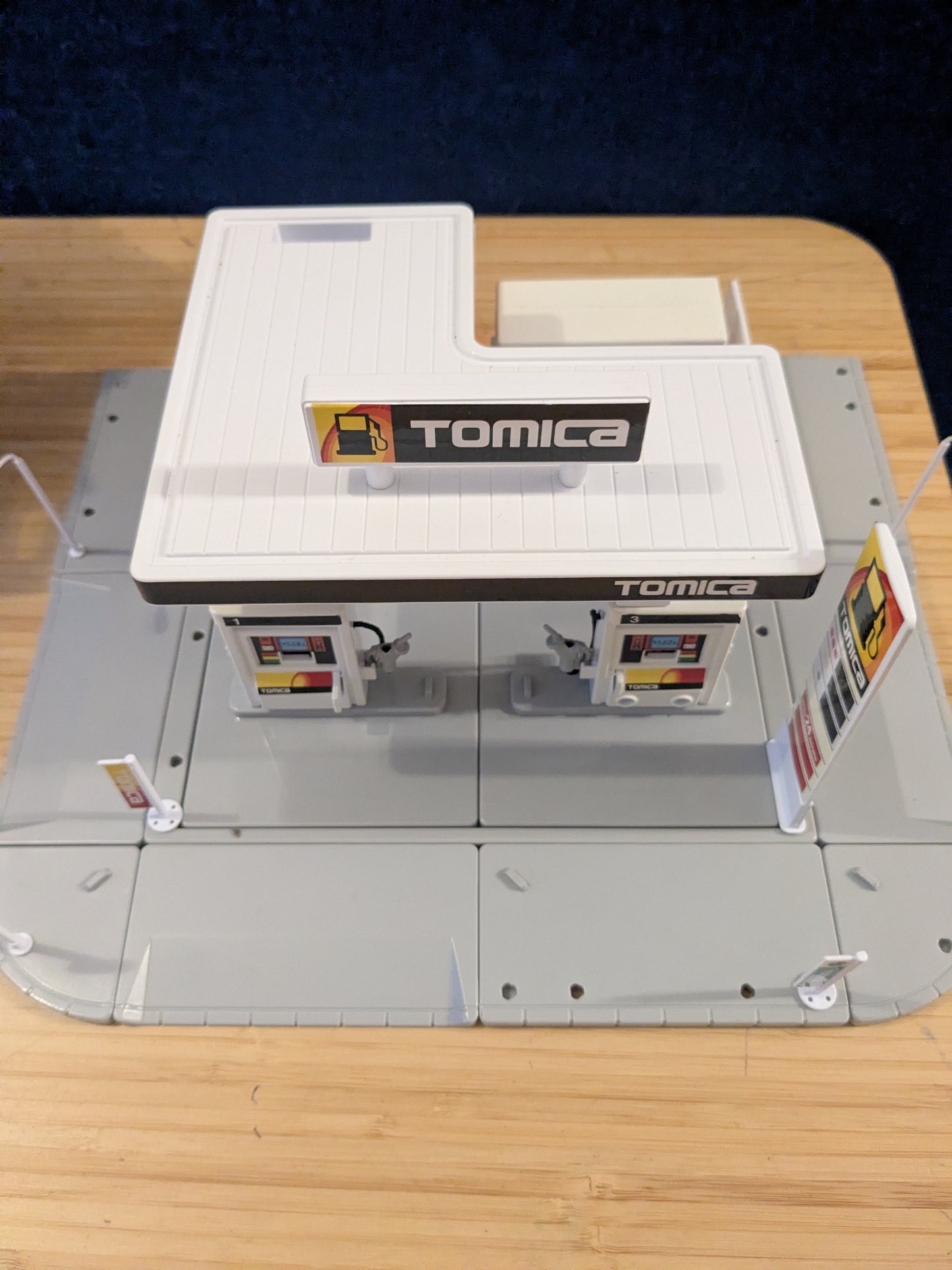 Tomy Tomica Petrol/Gas Station