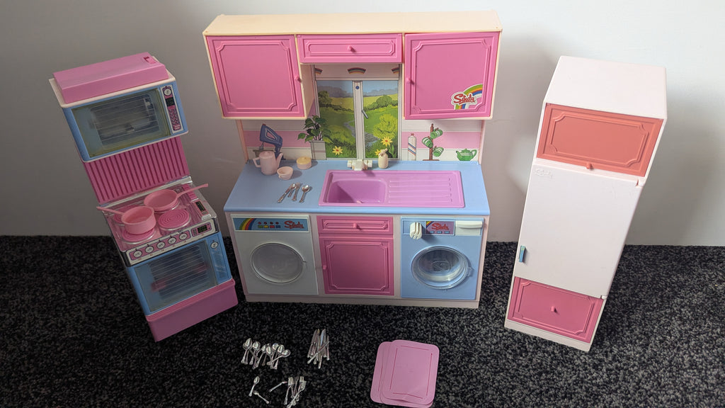 Vintage Sindy Kitchen, Cooker, Fridge & Accessories