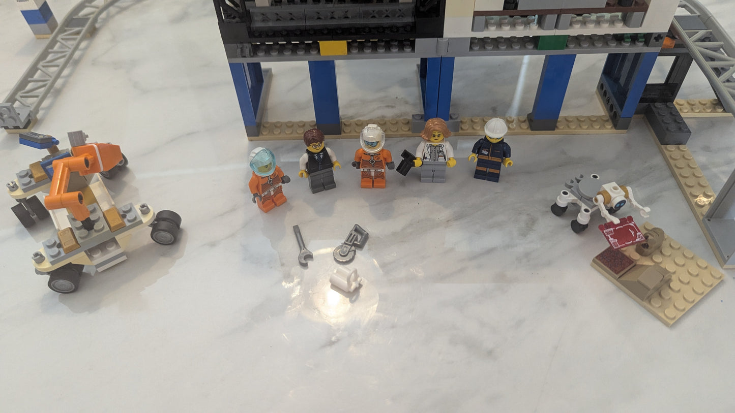 Lego City 60228 Deep Space Rocket and Launch Control