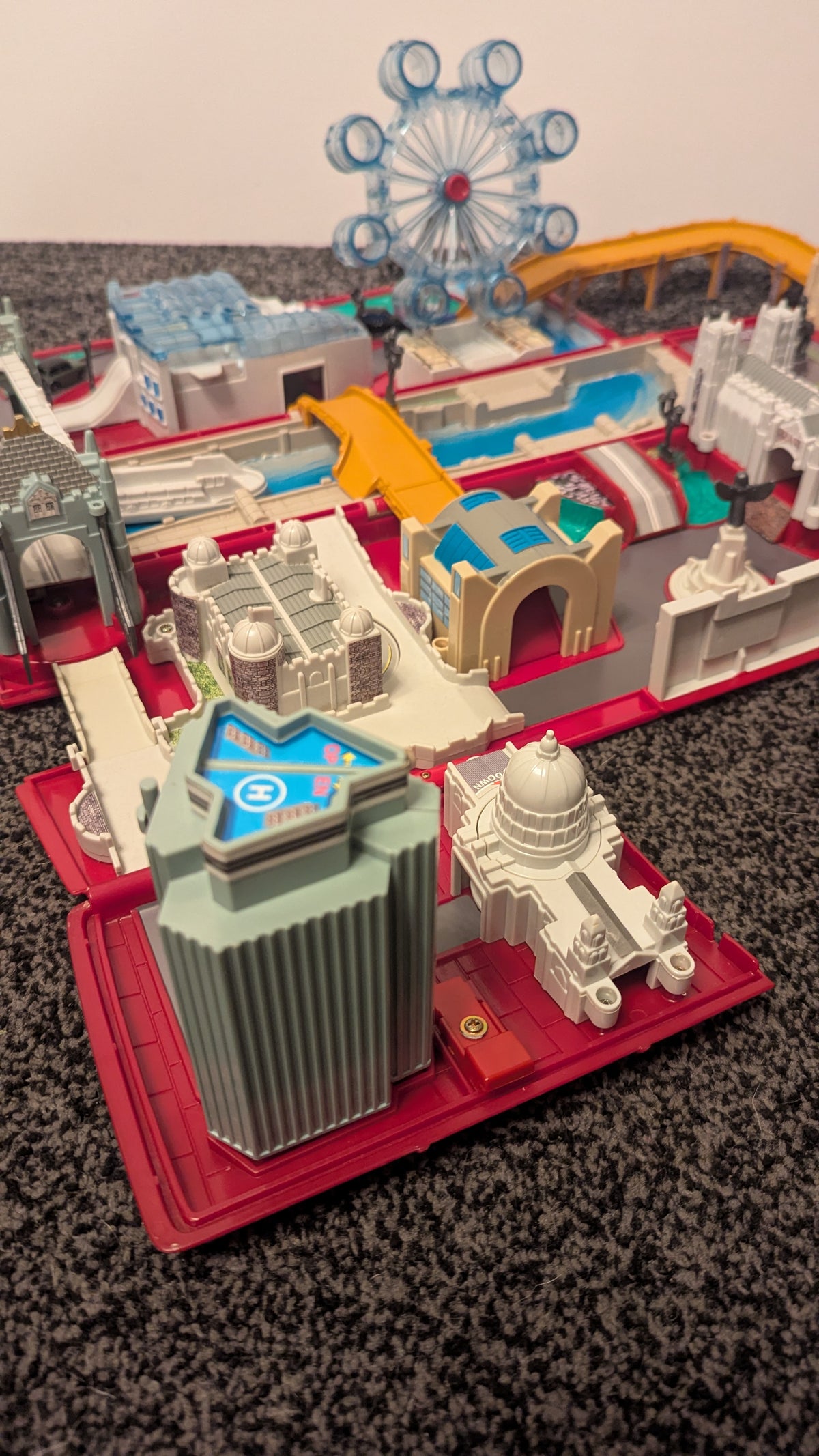 Vintage Motor Max Take-Along Transforming London Bus City Scene Playset