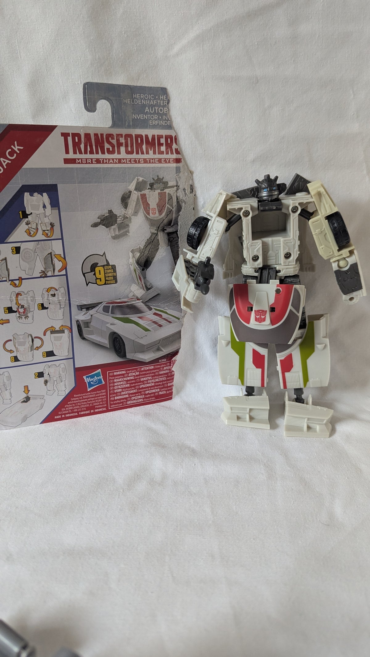 Transformers Authentics Alpha Wheeljack Action Figure