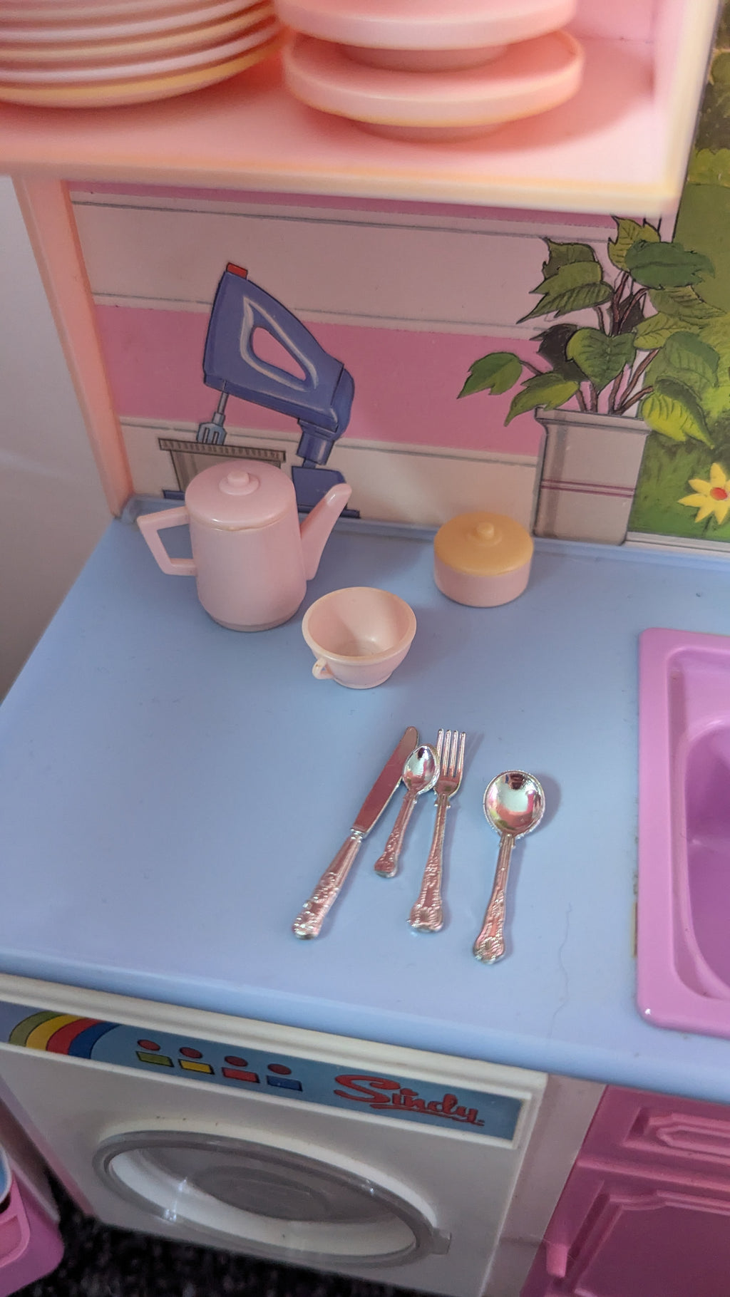 Vintage Sindy Kitchen, Cooker, Fridge & Accessories