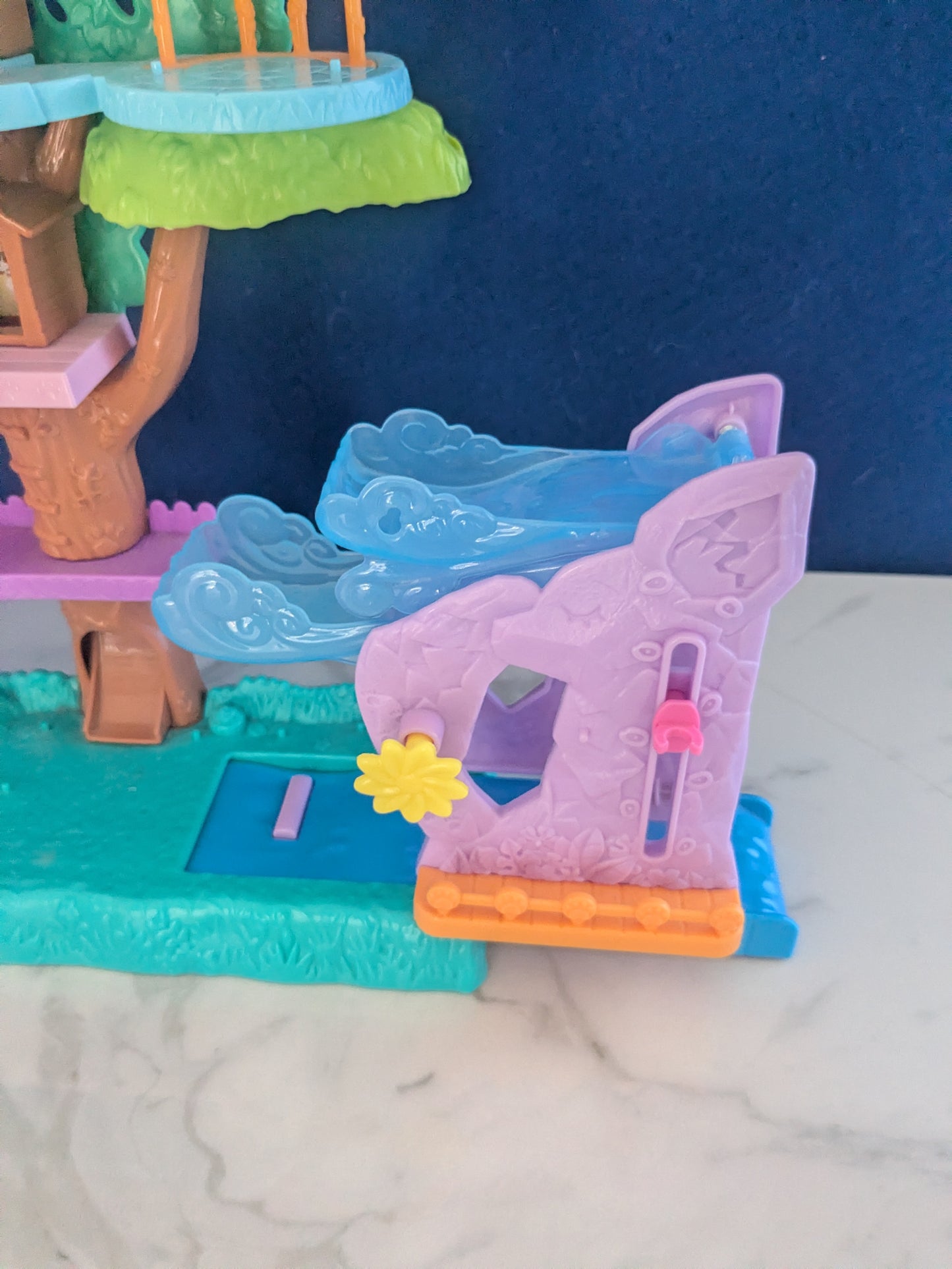 Mattel Polly Pocket Pollyville Pet Adventure Treehouse