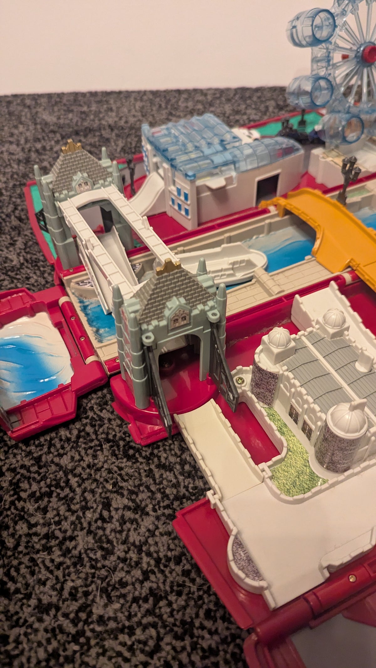 Vintage Motor Max Take-Along Transforming London Bus City Scene Playset