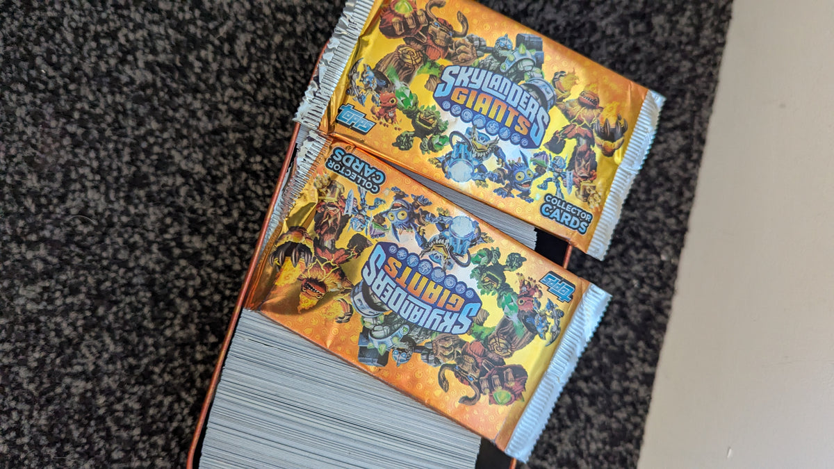 Skylander Giants Collector Cards & Storage Tin