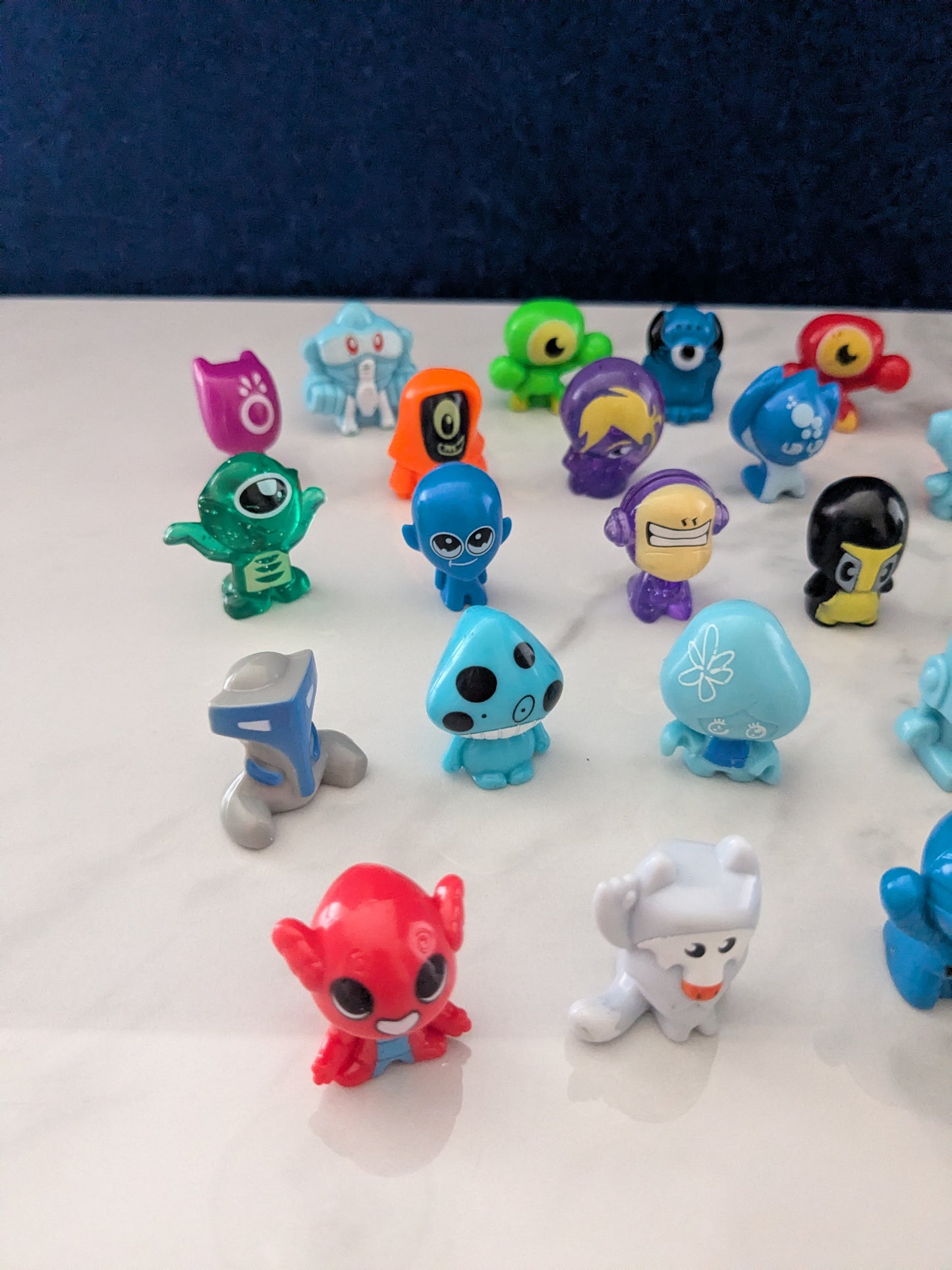 Gogos Crazy Bones 27 Figre Collection