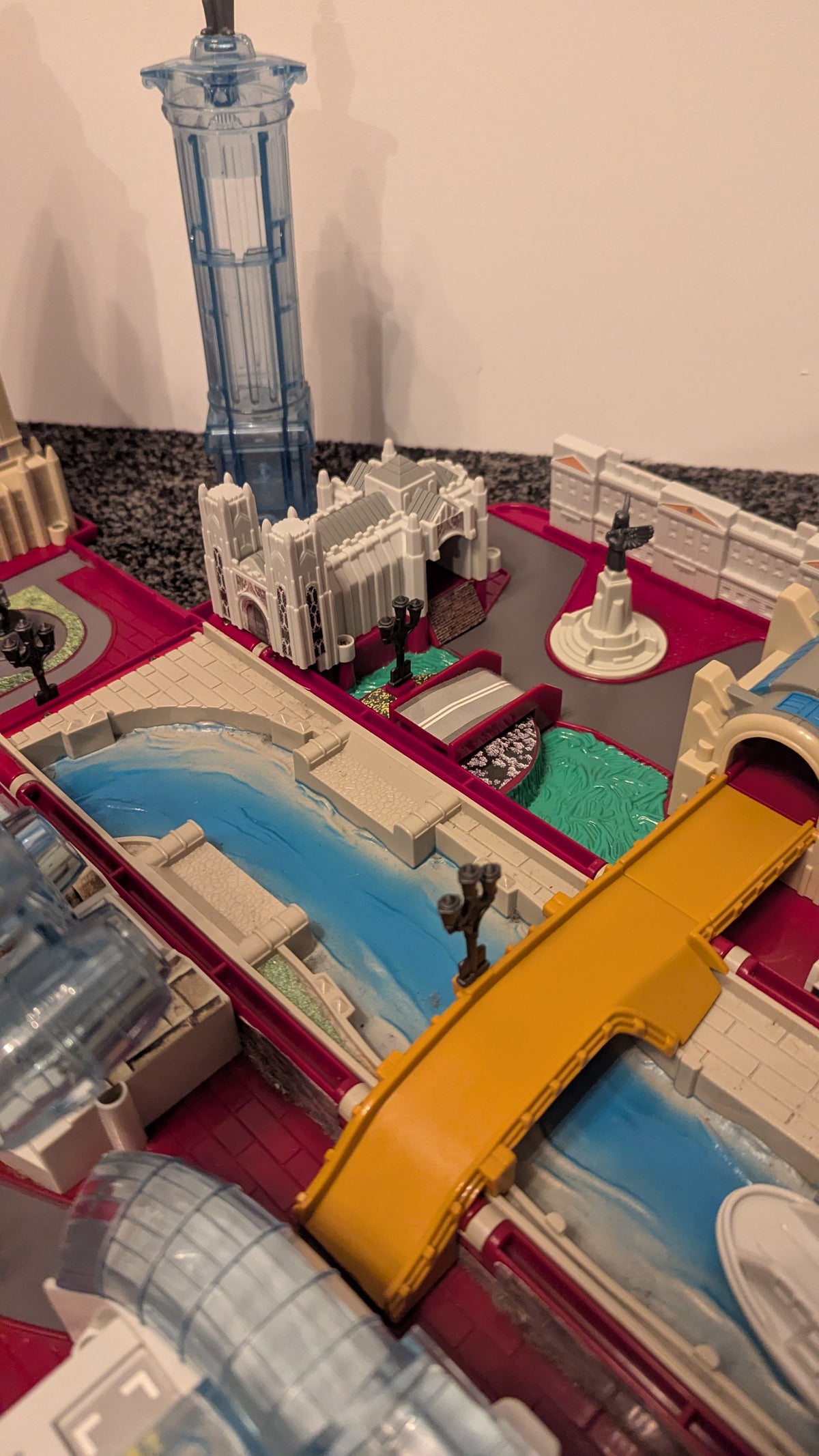 Vintage Motor Max Take-Along Transforming London Bus City Scene Playset
