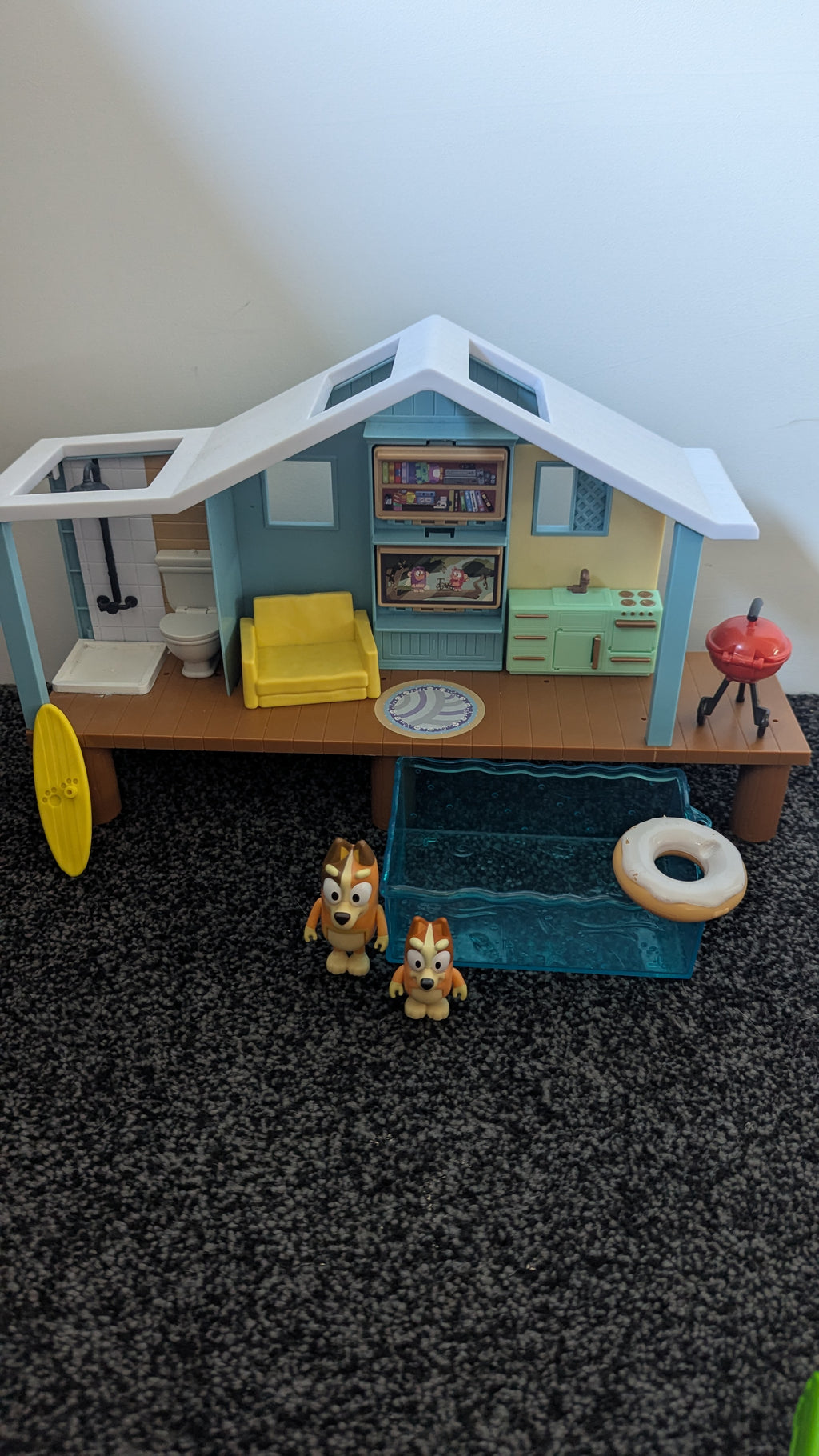 Bluey's Beach Cabin Playset With Characters