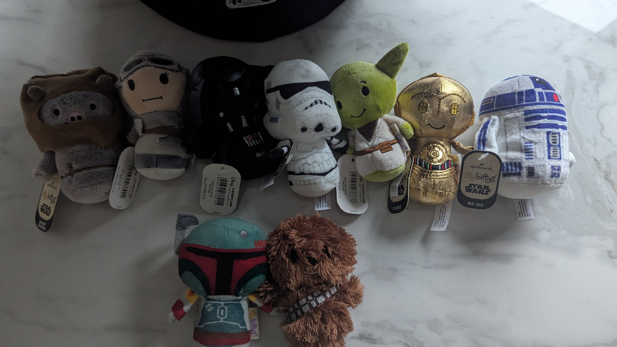 Hallmark Itty Bittys 24 " Jumbo Darth Vader Plush complete with 9 mini plushes