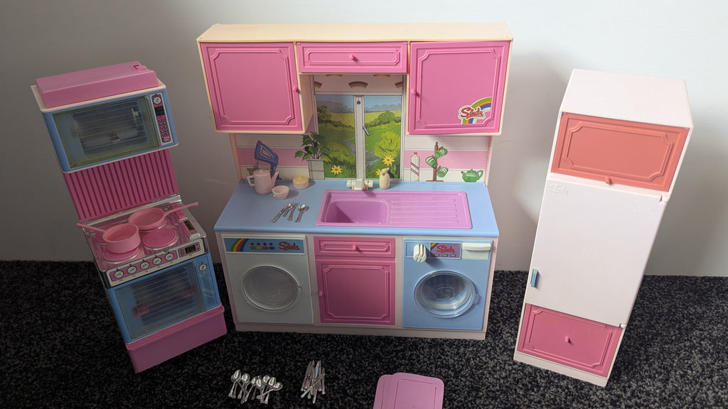 Vintage Sindy Kitchen, Cooker, Fridge & Accessories