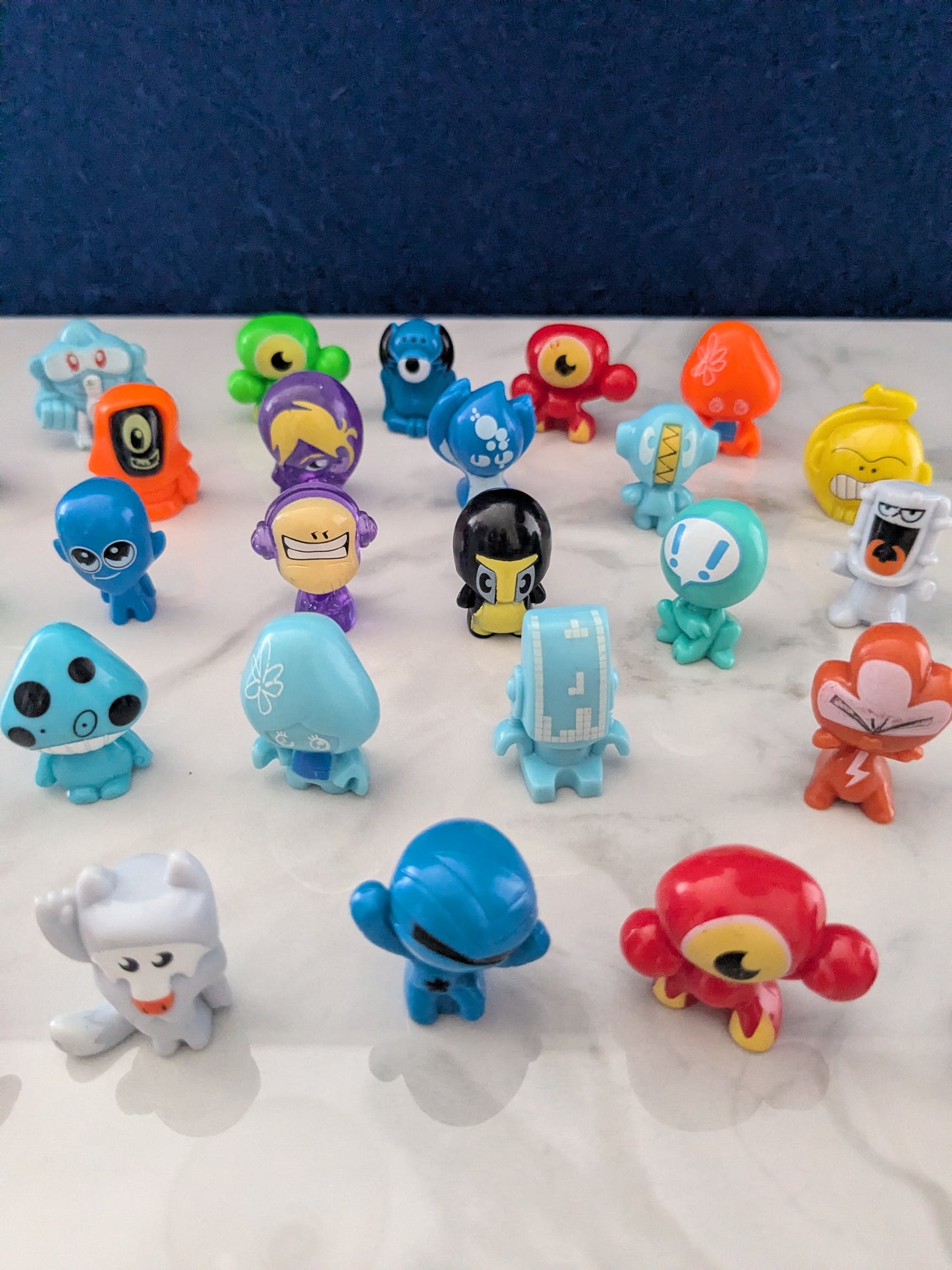 Gogos Crazy Bones 27 Figre Collection