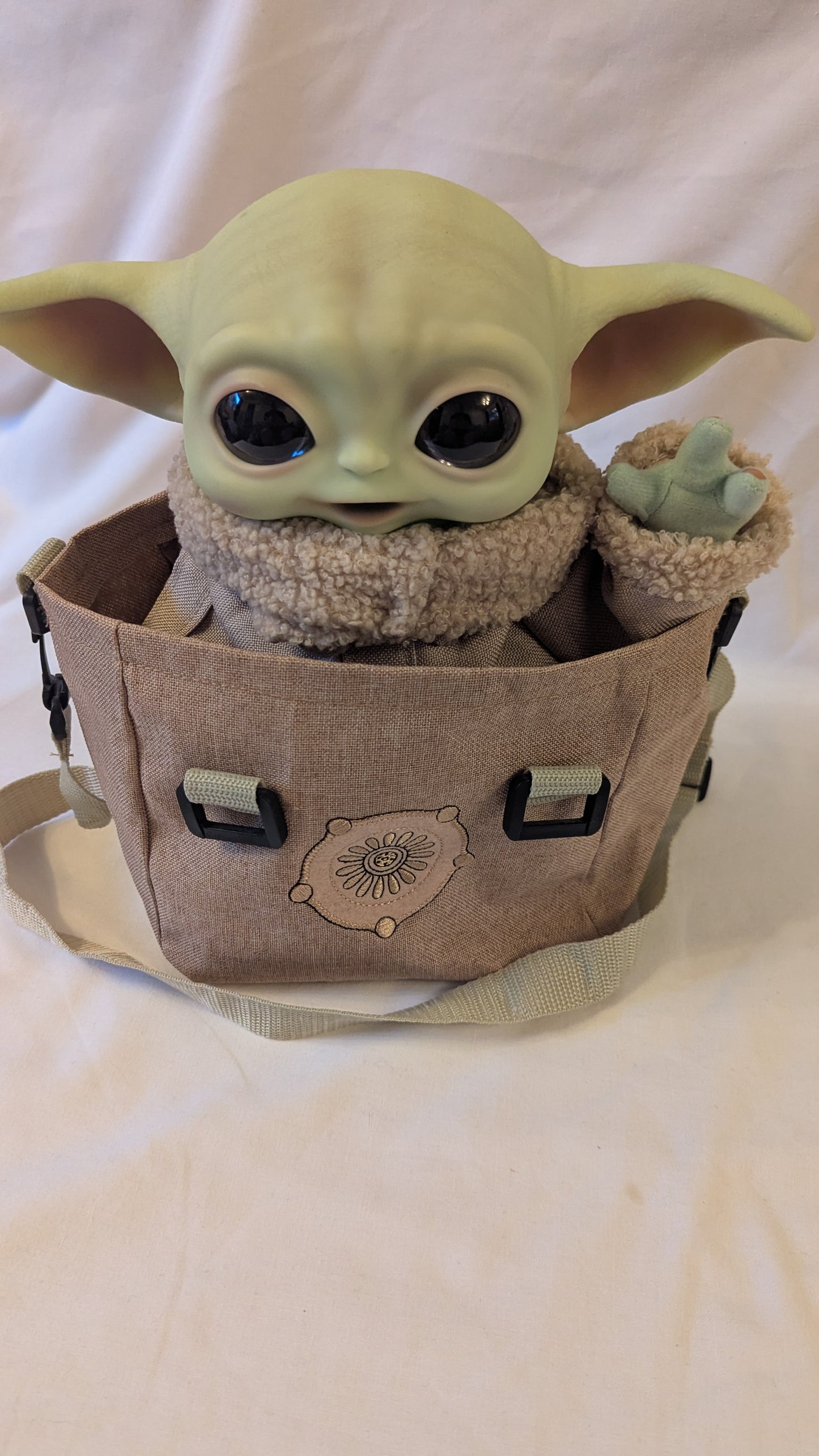 Star Wars Mandalorian HBX33 The Child Plush (with sounds) & Fabric Bag