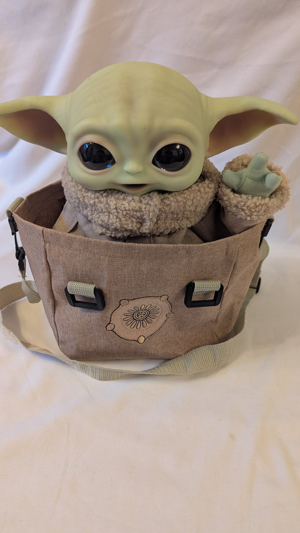 Star Wars Mandalorian HBX33 The Child Plush (with sounds) & Fabric Bag