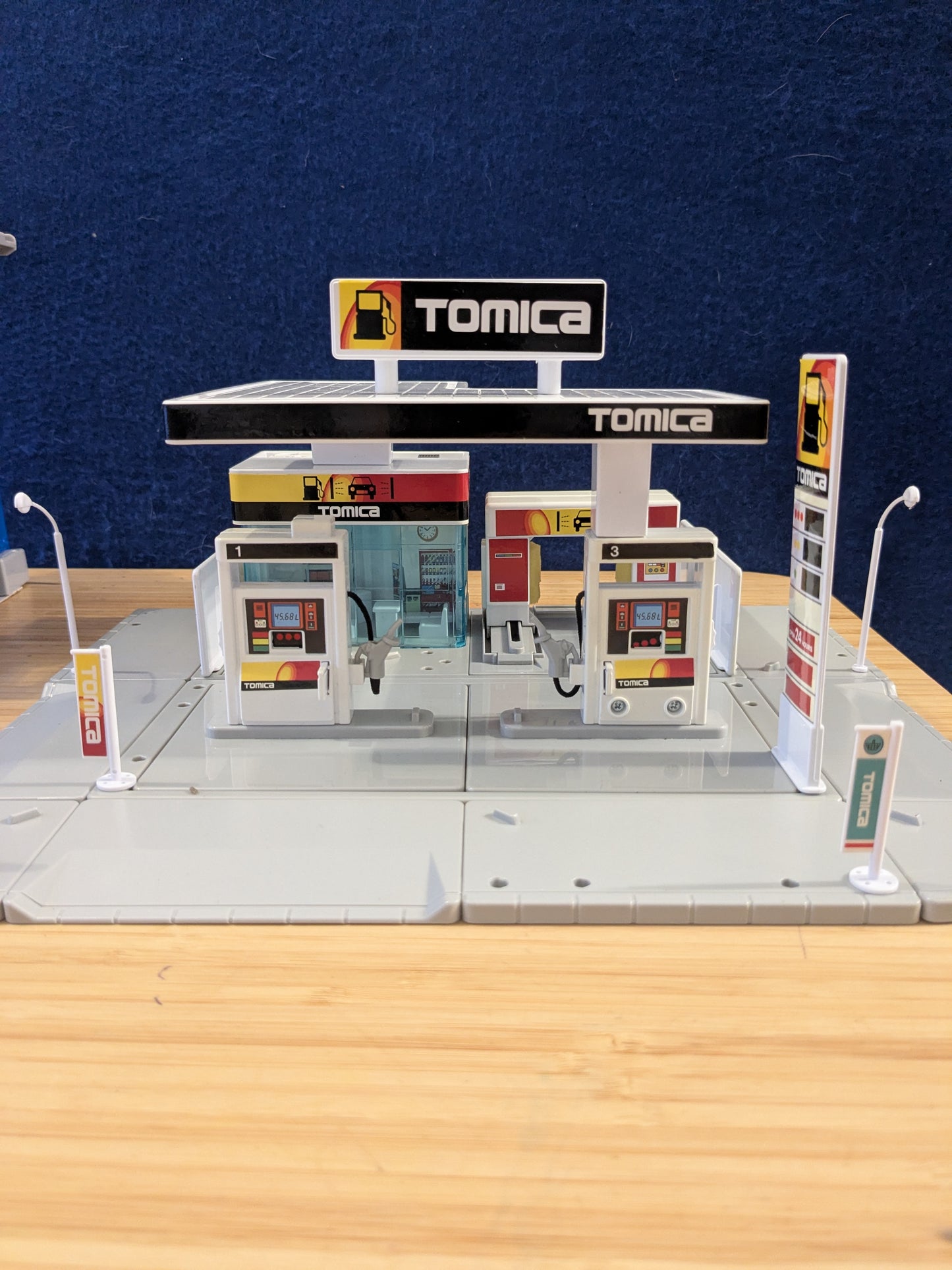 Tomy Tomica Petrol/Gas Station