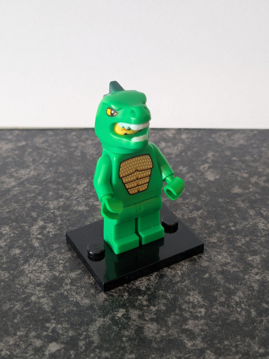 8805 Collectible Minifigures Series 5 2011 - Lizard Man