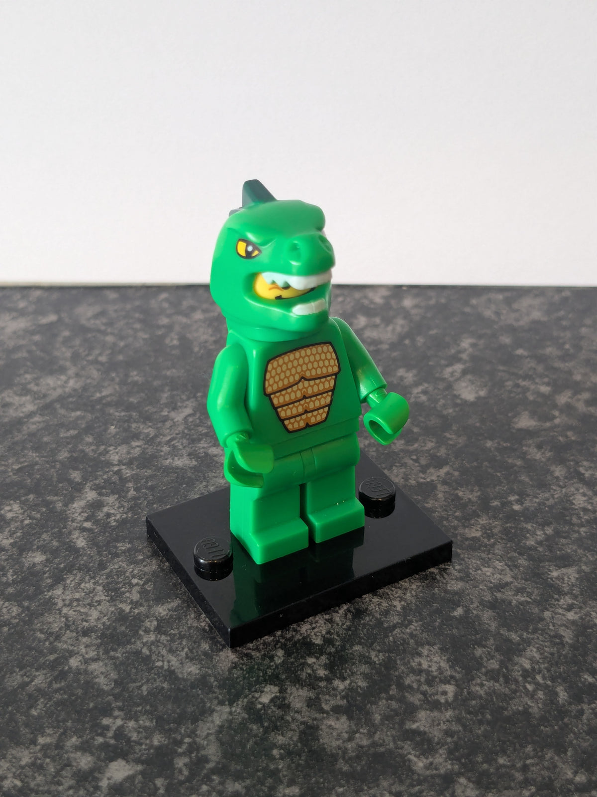 8805 Collectible Minifigures Series 5 2011 - Lizard Man