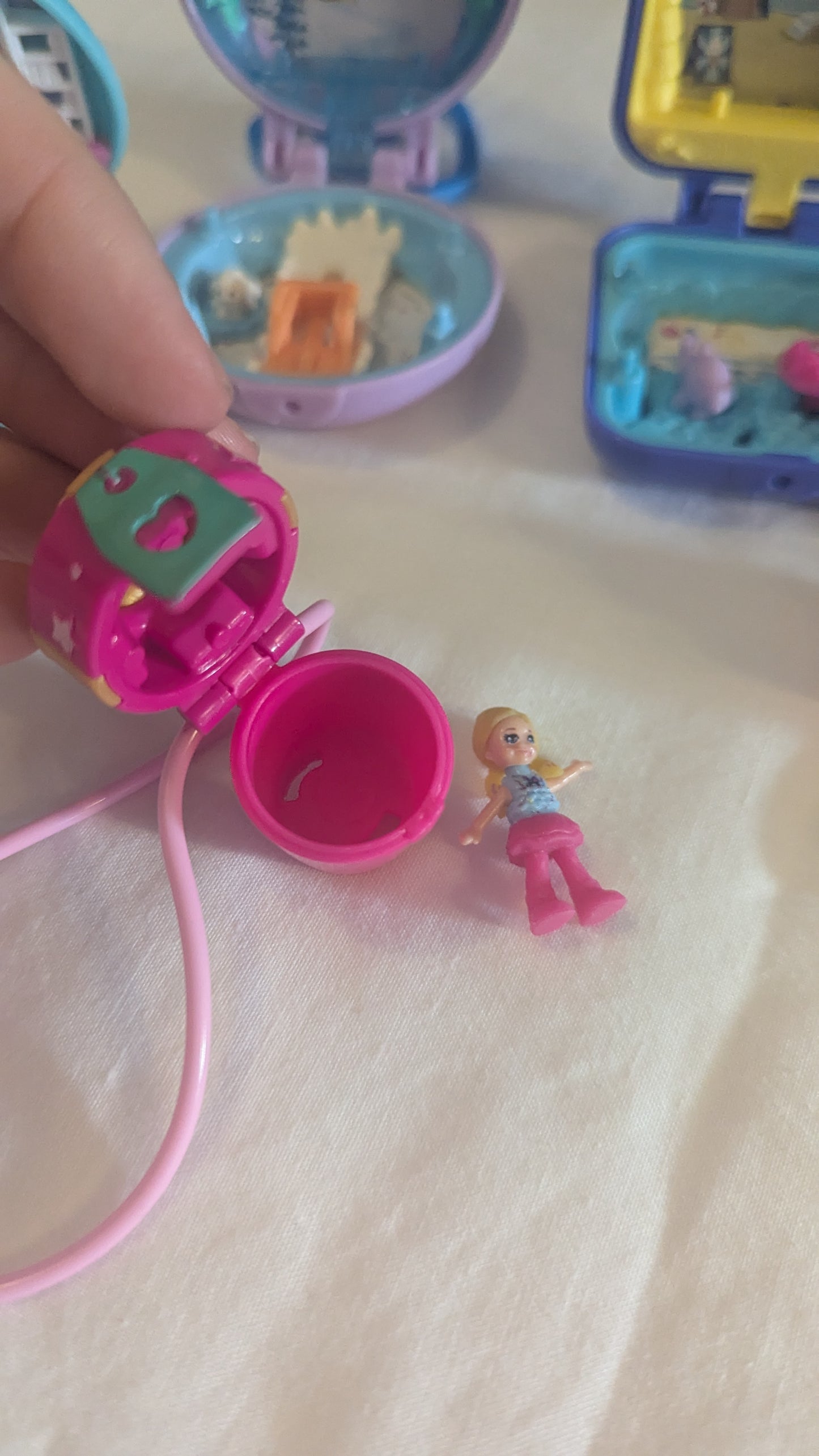 Mattel Polly Pocket Hidden Hideouts Bundle GTM63, GTM64, GCN07 (x2)