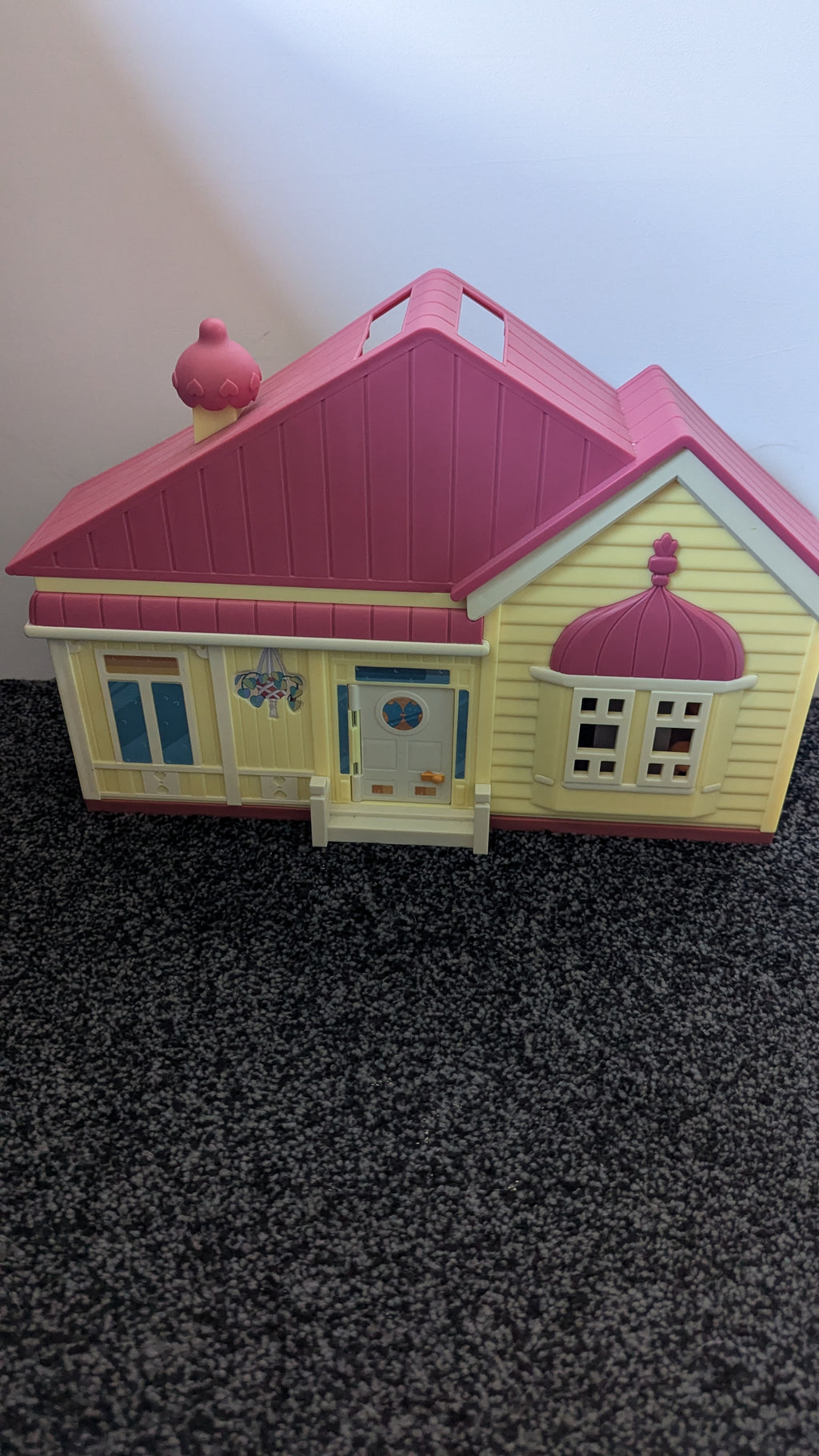 Bluey's Family Home Playset With Characters 7 Characters & Pull Back Recycle Truck