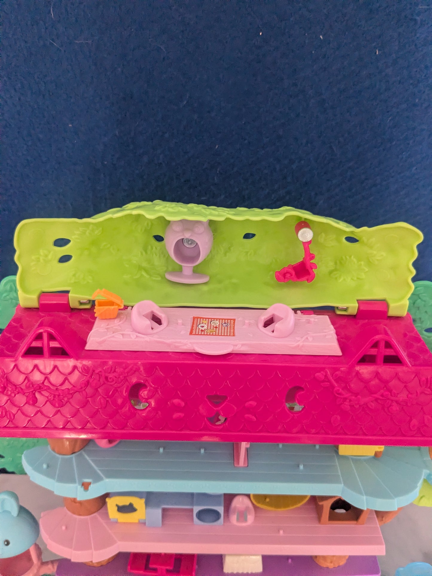 Mattel Polly Pocket Pollyville Pet Adventure Treehouse
