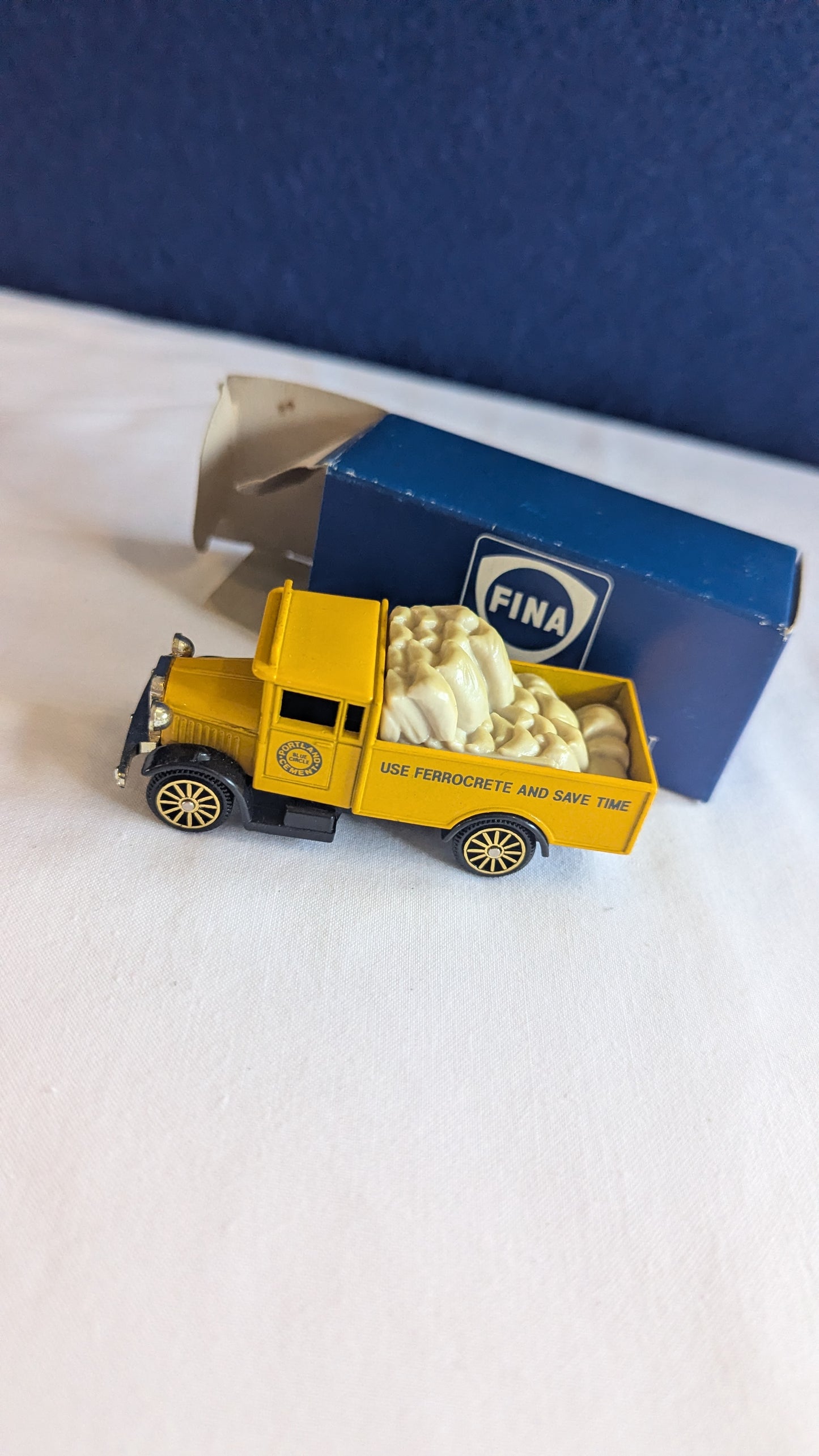 Corgi Cameo Collection Vehicle - Blue Circle Morris Truck