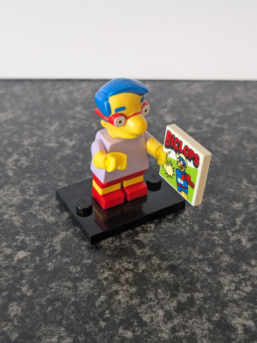 71005 The Simpsons Series 1 Minifigures 2014 - Millhouse Van Houten