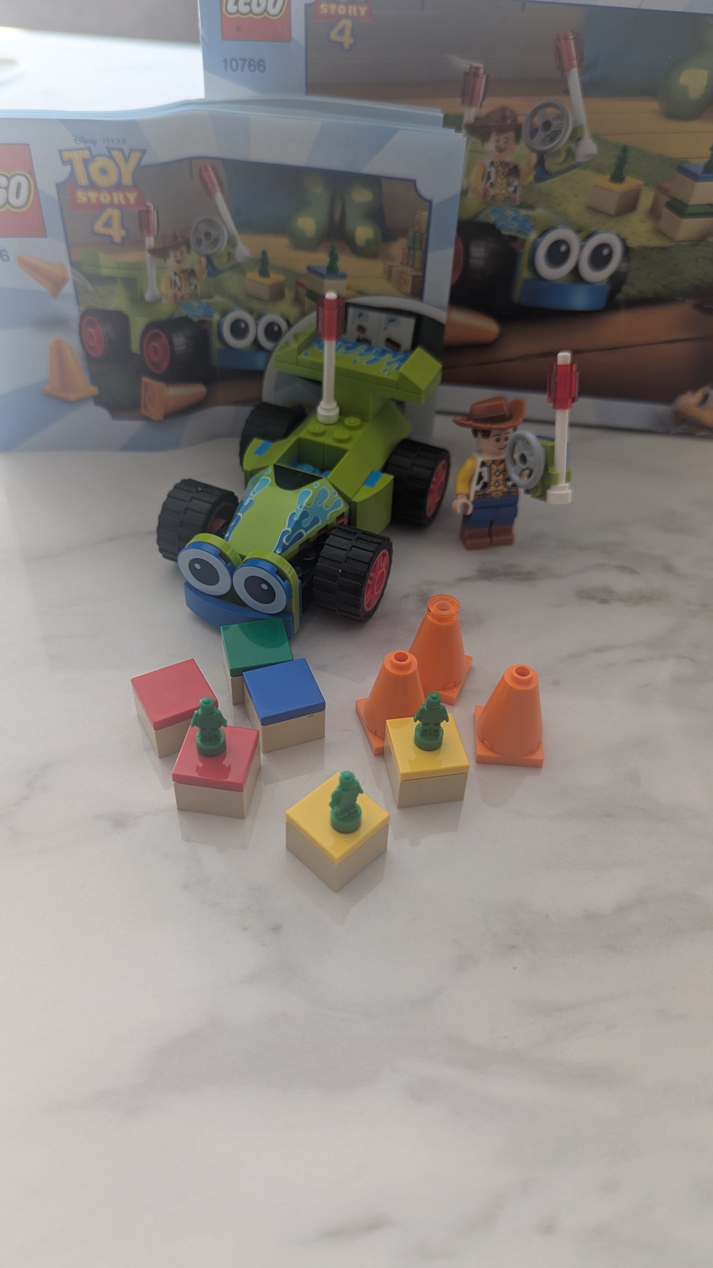 Toy Story 4 10766 Woody & RC