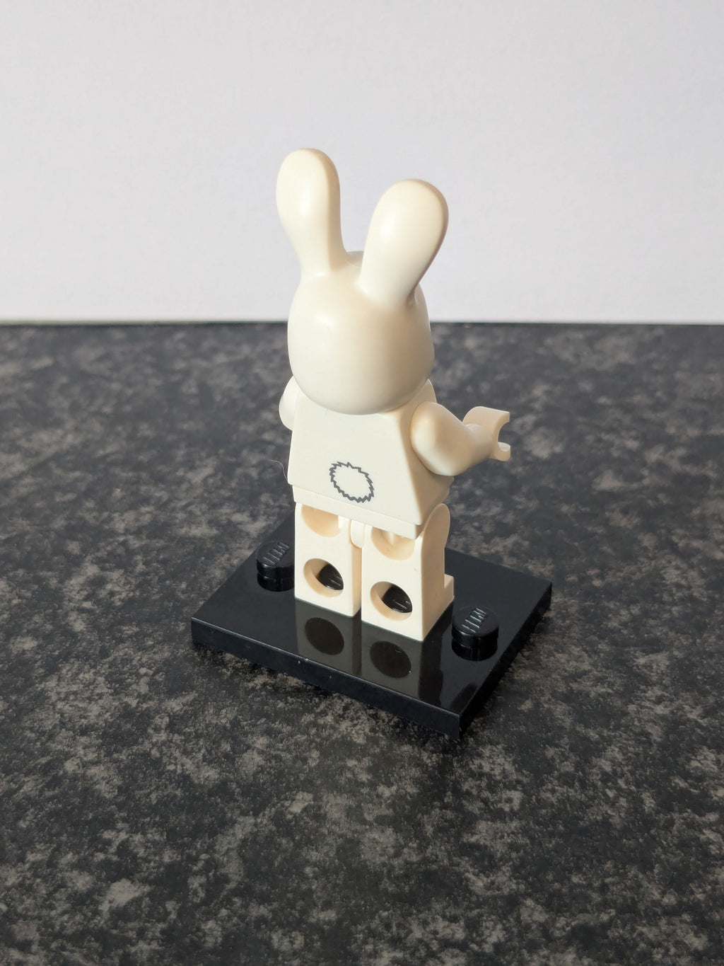 8831 Collectible Minifigures Series 7 2012 - Bunny Suit Guy