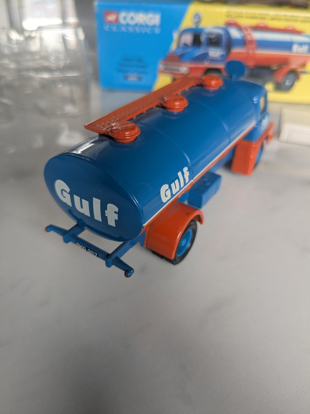Classics Ford Thames Trader Elliptical Tanker "Gulf Oil" 30401