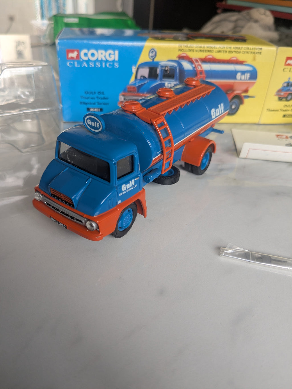 Classics Ford Thames Trader Elliptical Tanker "Gulf Oil" 30401