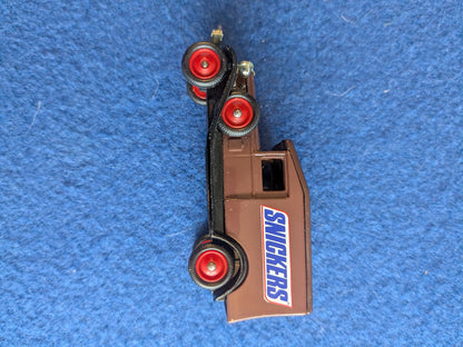 Lledo "Days Gone" 1936 Snickers Packard Van die cast model