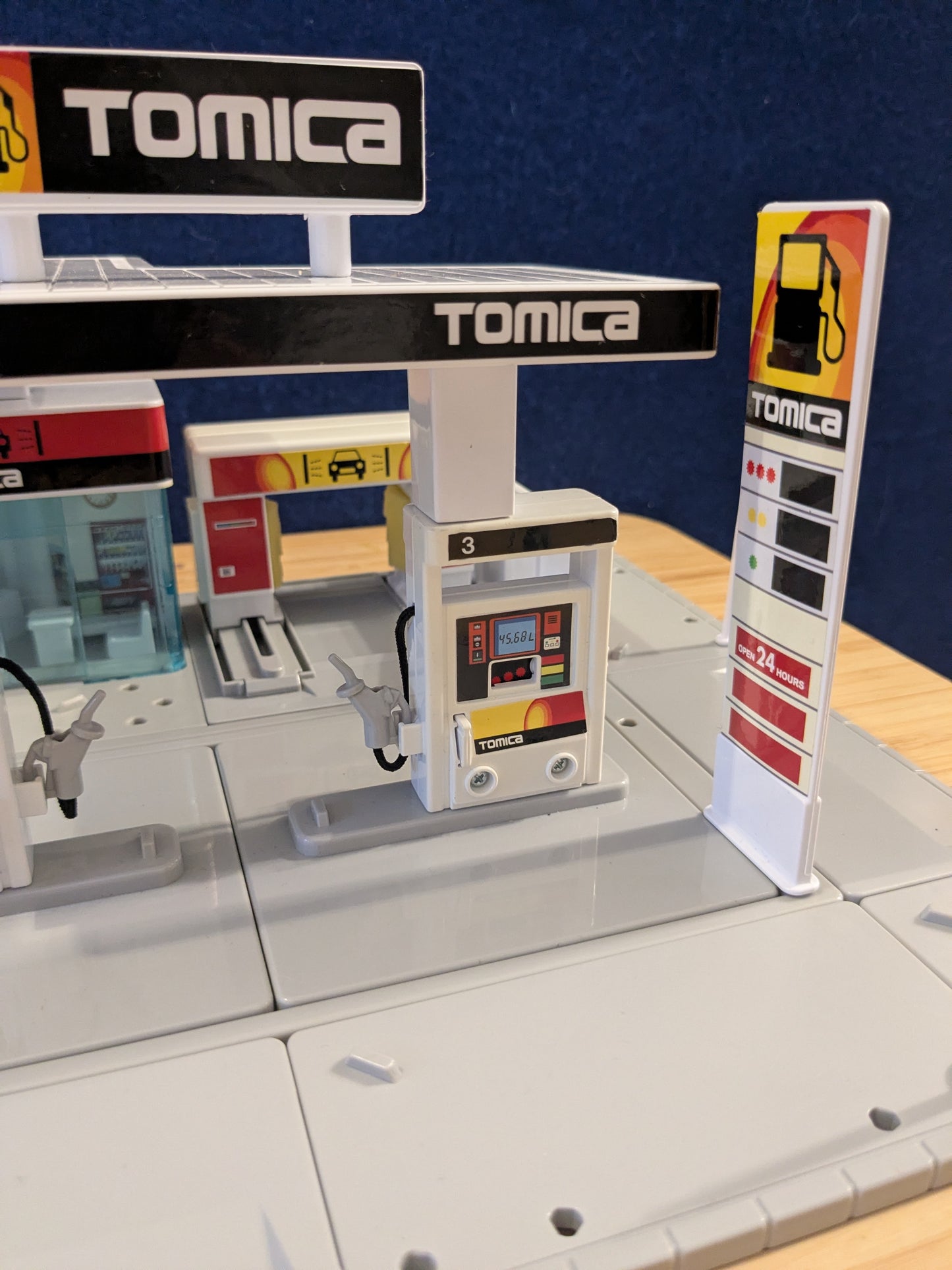 Tomy Tomica Petrol/Gas Station