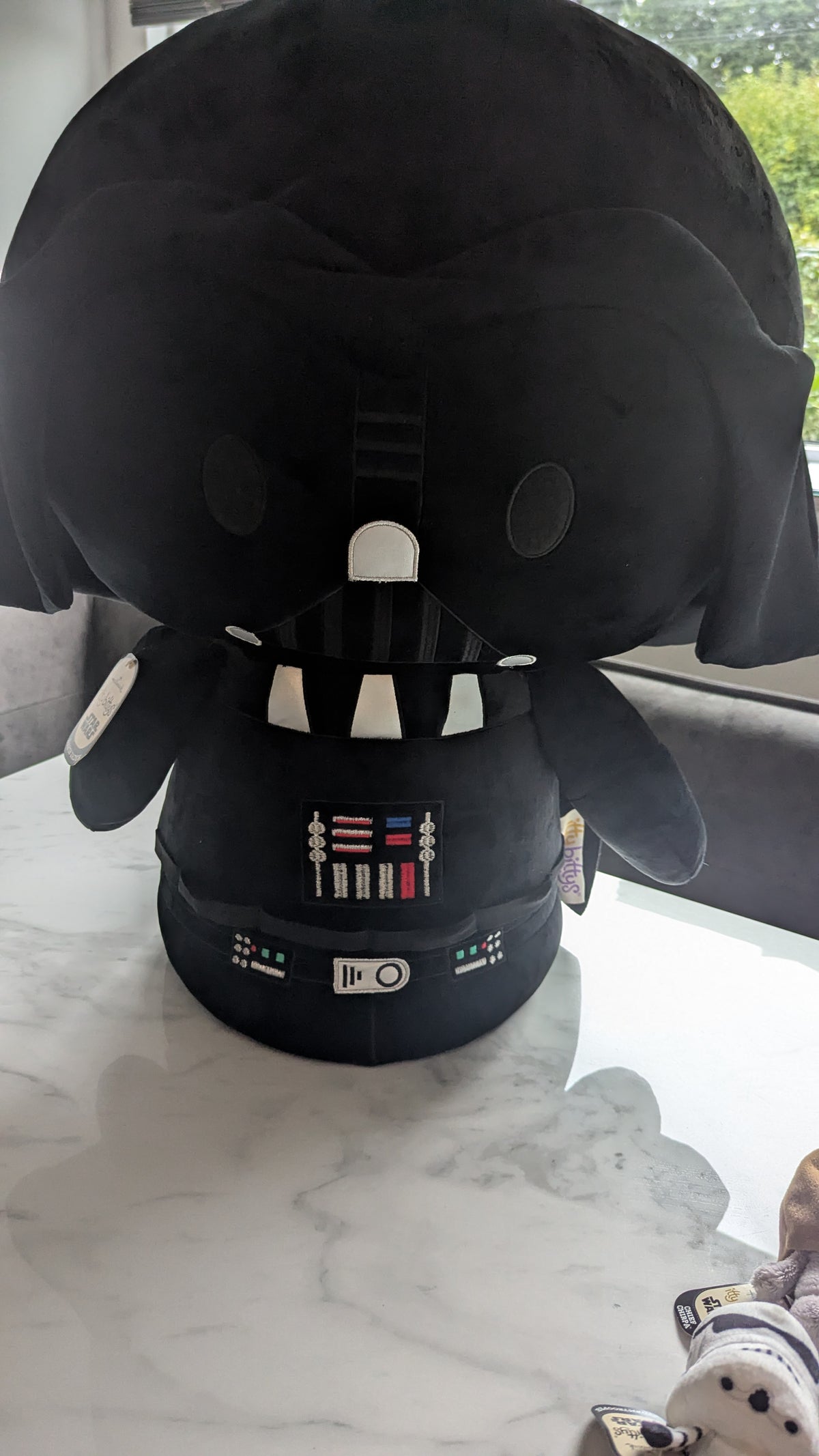 Hallmark Itty Bittys 24 " Jumbo Darth Vader Plush complete with 9 mini plushes