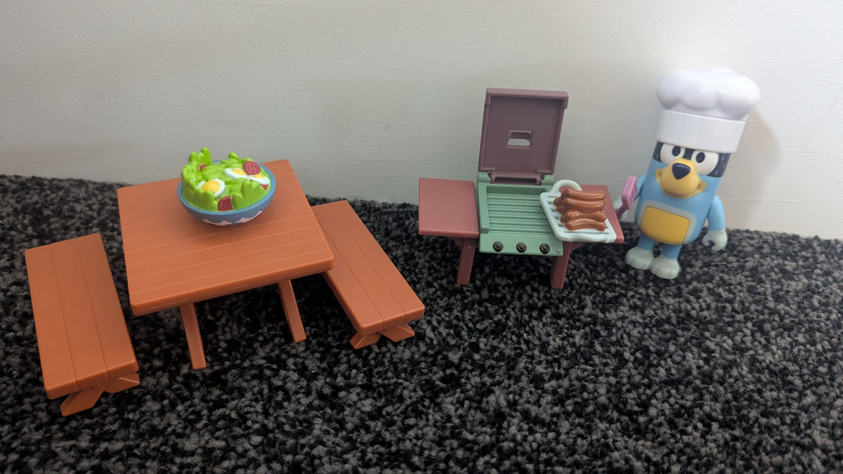 Bluey Family Backyard BBQ Mini Playset