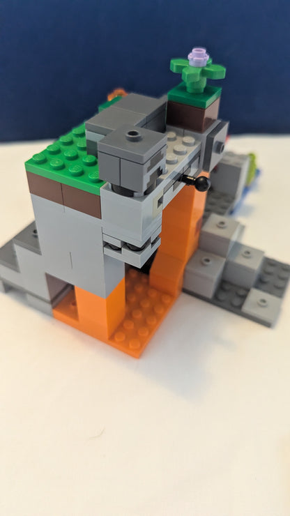 Lego Minecraft 21141 The Zombie Cave